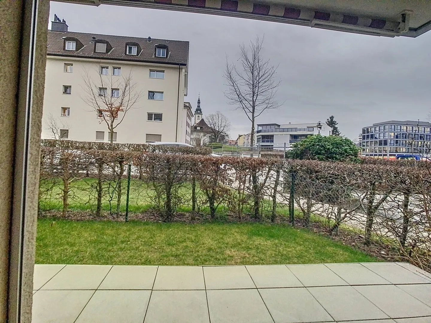 Charming renovated 4-room apartment - Photo 2 of 9