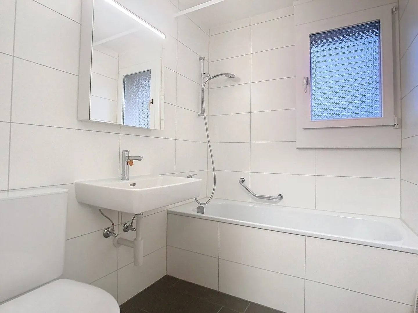 Charming renovated 4-room apartment - Photo 4 of 9