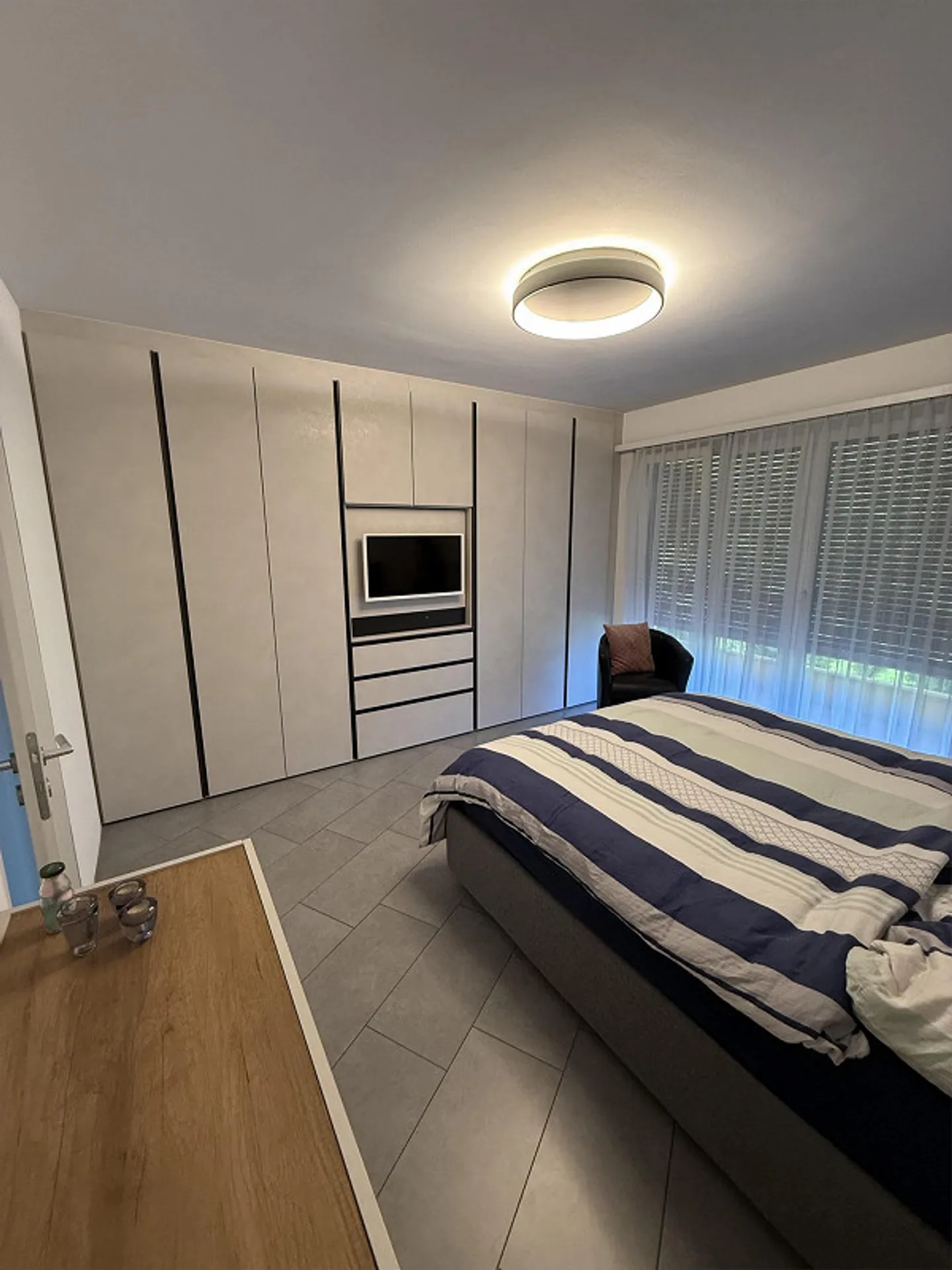 Appartamento ristrutturato di 4,5 stanze con vista libera e giardino - Foto 10 di 16