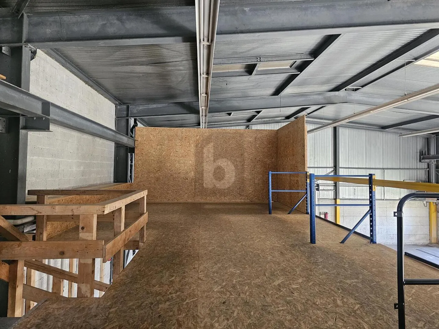 Spacious Industrial Hall with Mezzanine - Photo 2 of 6