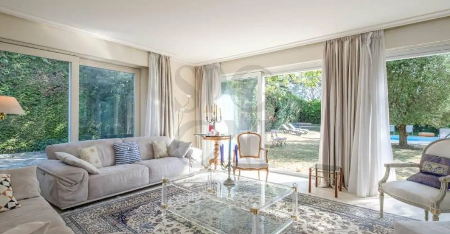 Elegante Familienvilla mit Schwimmbad und Poolhaus - Foto 4 von 6