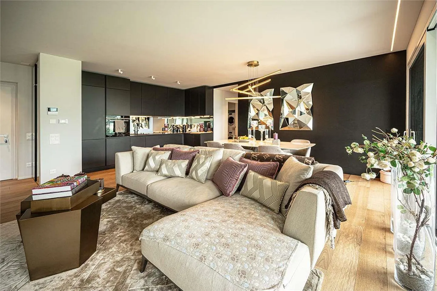 Elegante appartamento di 3,5 locali con vista lago - Foto 2 di 13