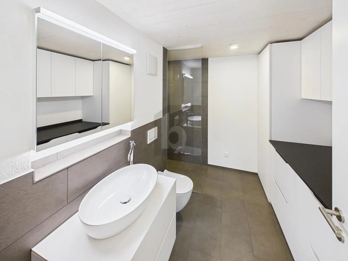 PREMIÈRE UTILISATION : MODERNE AVEC VUE - Photo 5 sur 6