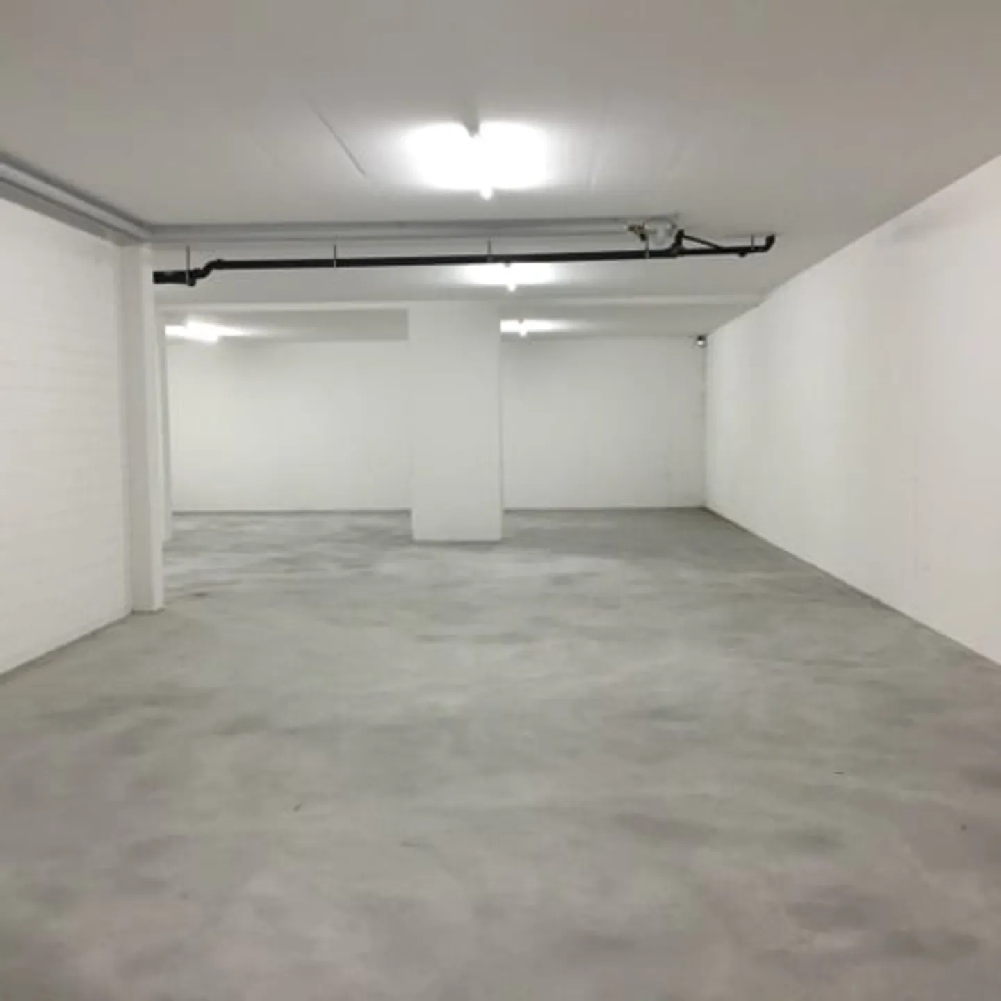 Storage at attractive conditions (partial rental from 55m2 possible) - Photo 1 of 13