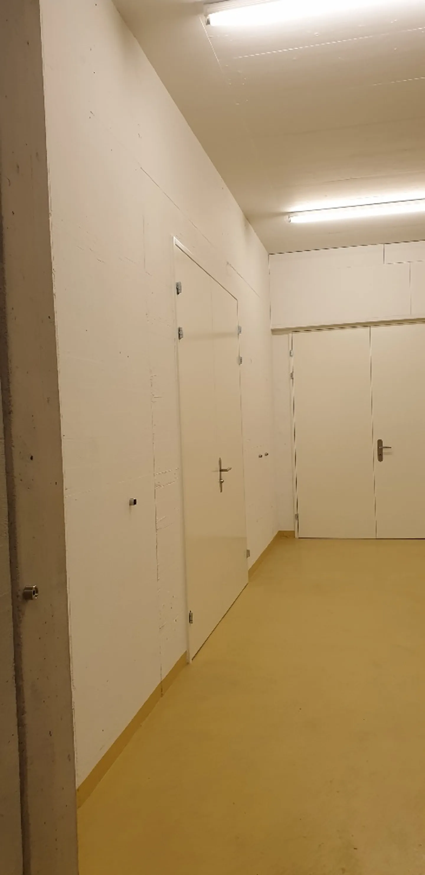 Storage at attractive conditions (partial rental from 55m2 possible) - Photo 4 of 13