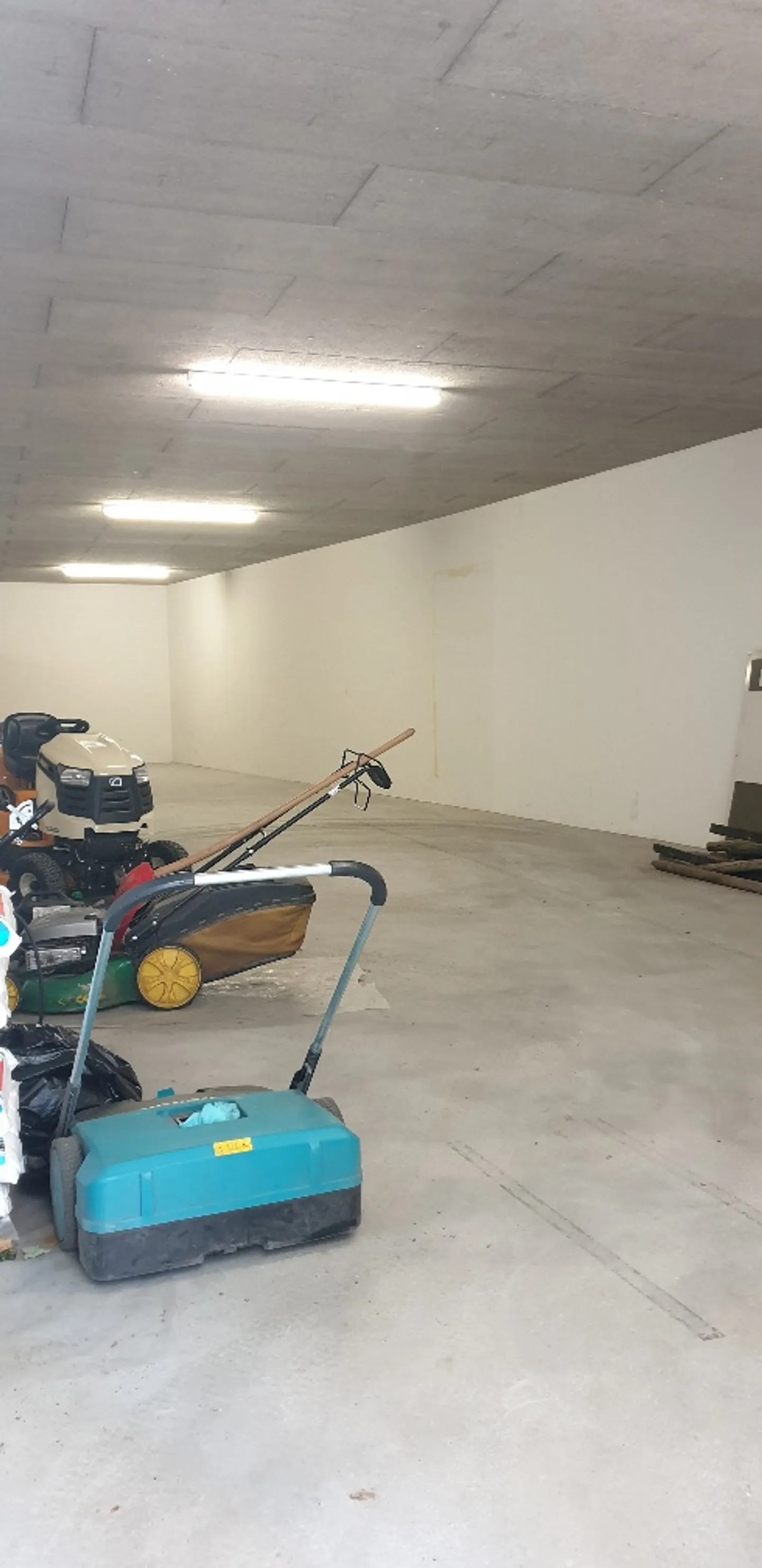 Storage at attractive conditions (partial rental from 55m2 possible) - Photo 7 of 13