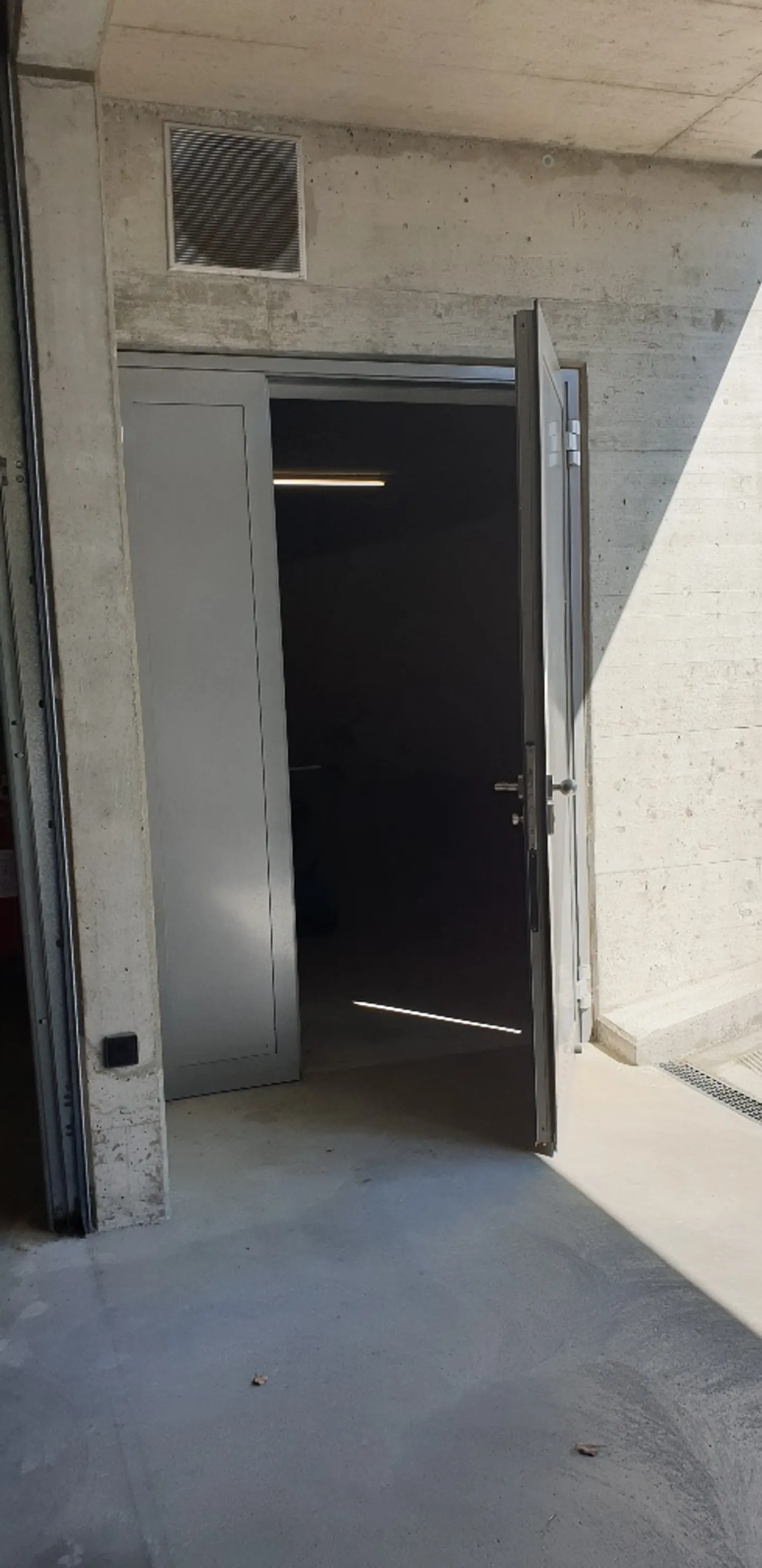 Storage at attractive conditions (partial rental from 55m2 possible) - Photo 8 of 13