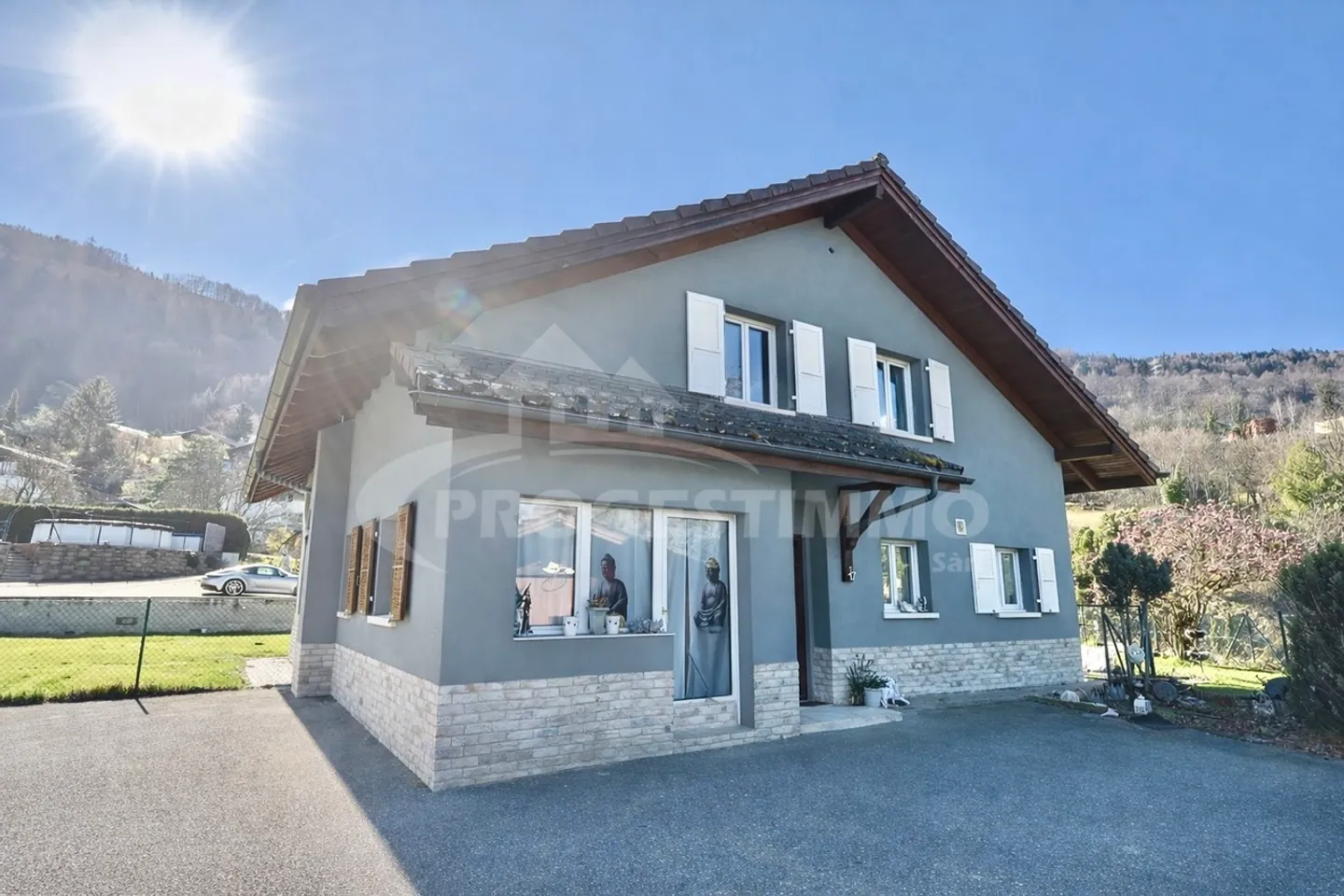 MAISON AVEC 6,5 CHAMBRES, ALLIANT CONFORT, ESPACE ET CALME - Photo 1 sur 11