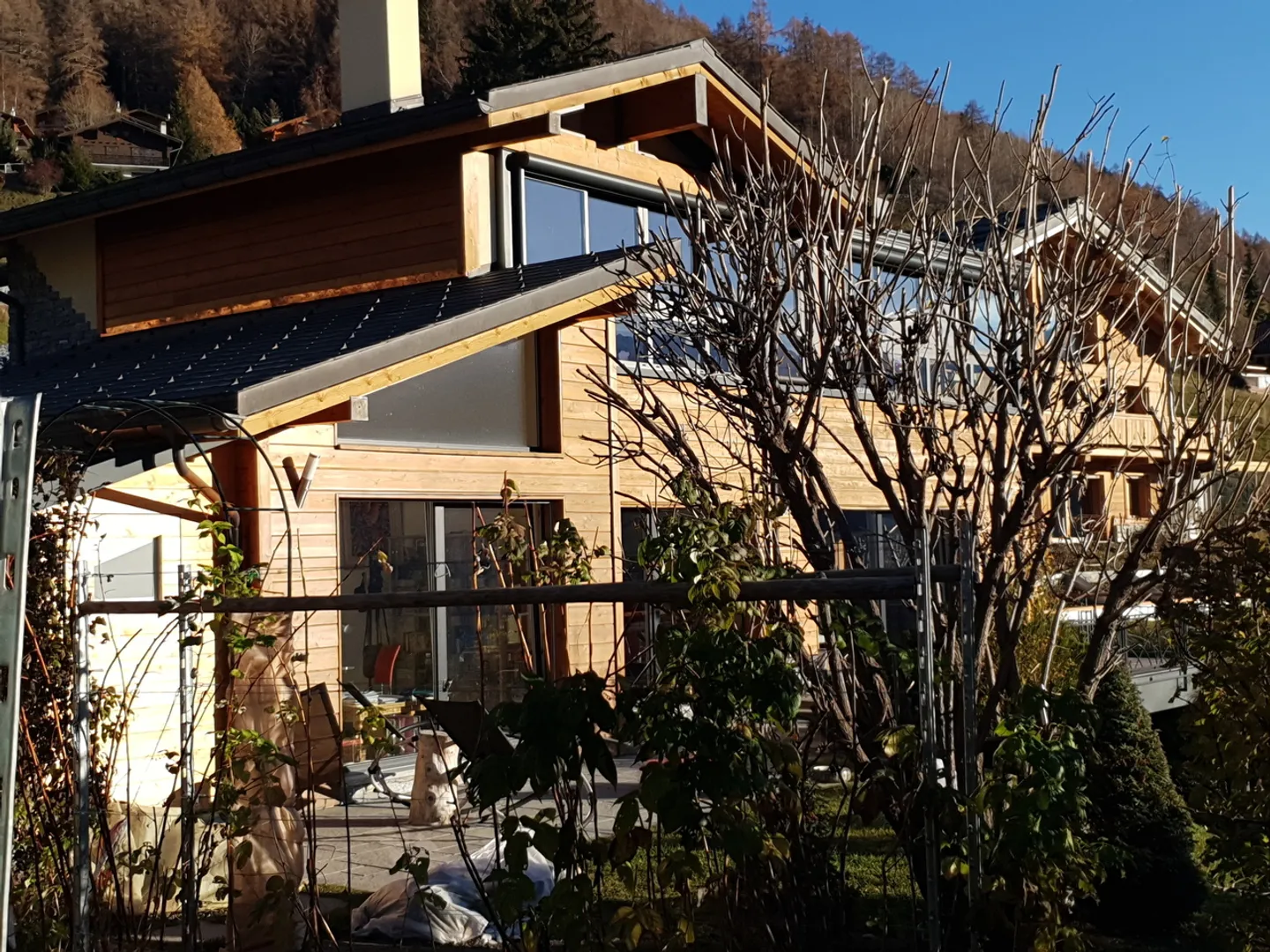 Chalet with Stunning Alpine Views - Photo 9 of 18