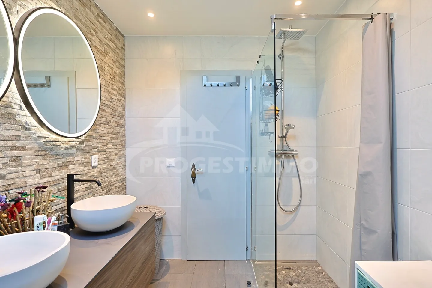 MAISON AVEC 6,5 CHAMBRES, ALLIANT CONFORT, ESPACE ET CALME - Photo 5 sur 11