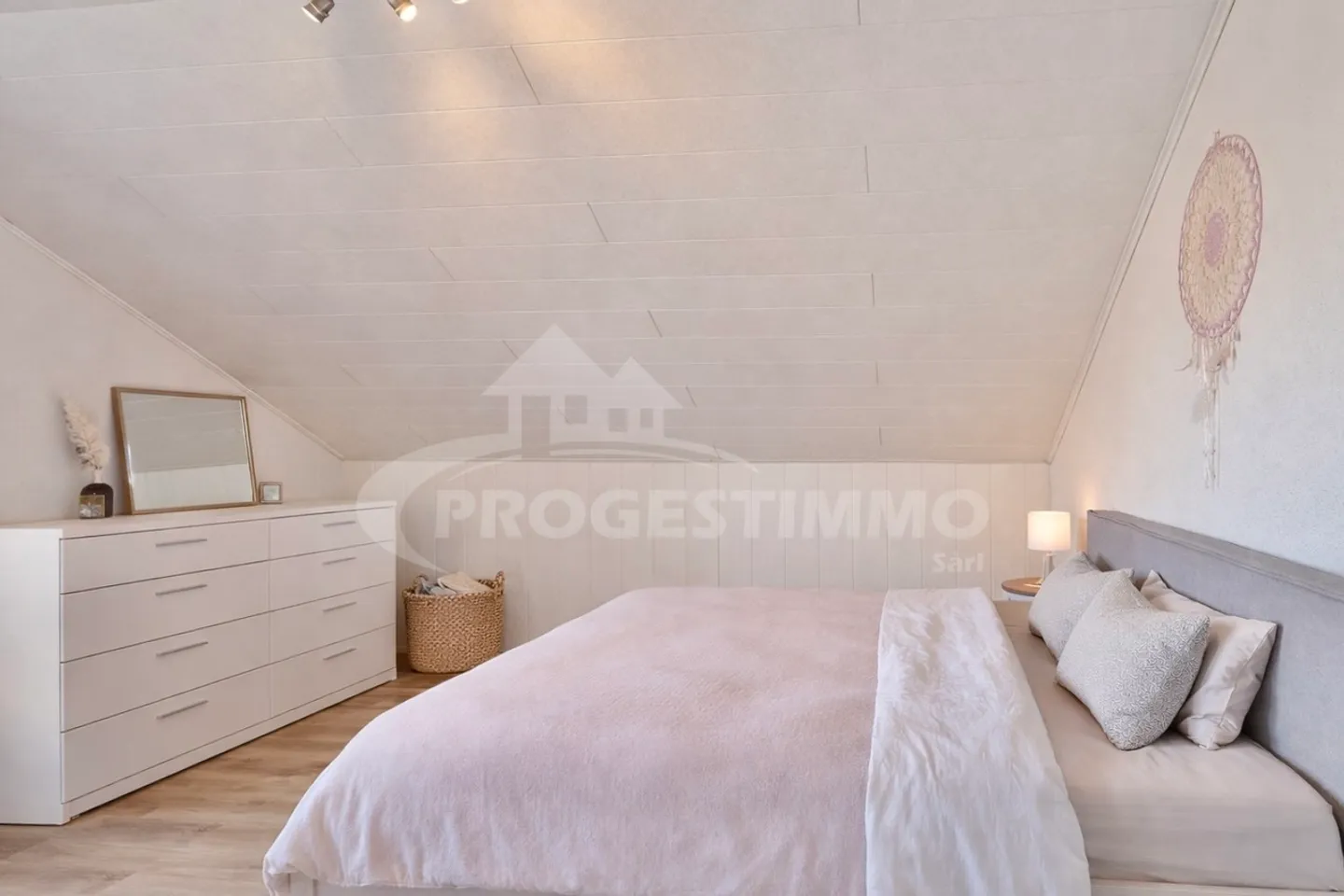 MAISON AVEC 6,5 CHAMBRES, ALLIANT CONFORT, ESPACE ET CALME - Photo 6 sur 11