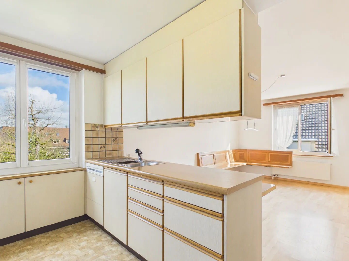 Incantevole casa unifamiliare con grande potenziale in una buona posizione a Magden - Foto 2 di 17