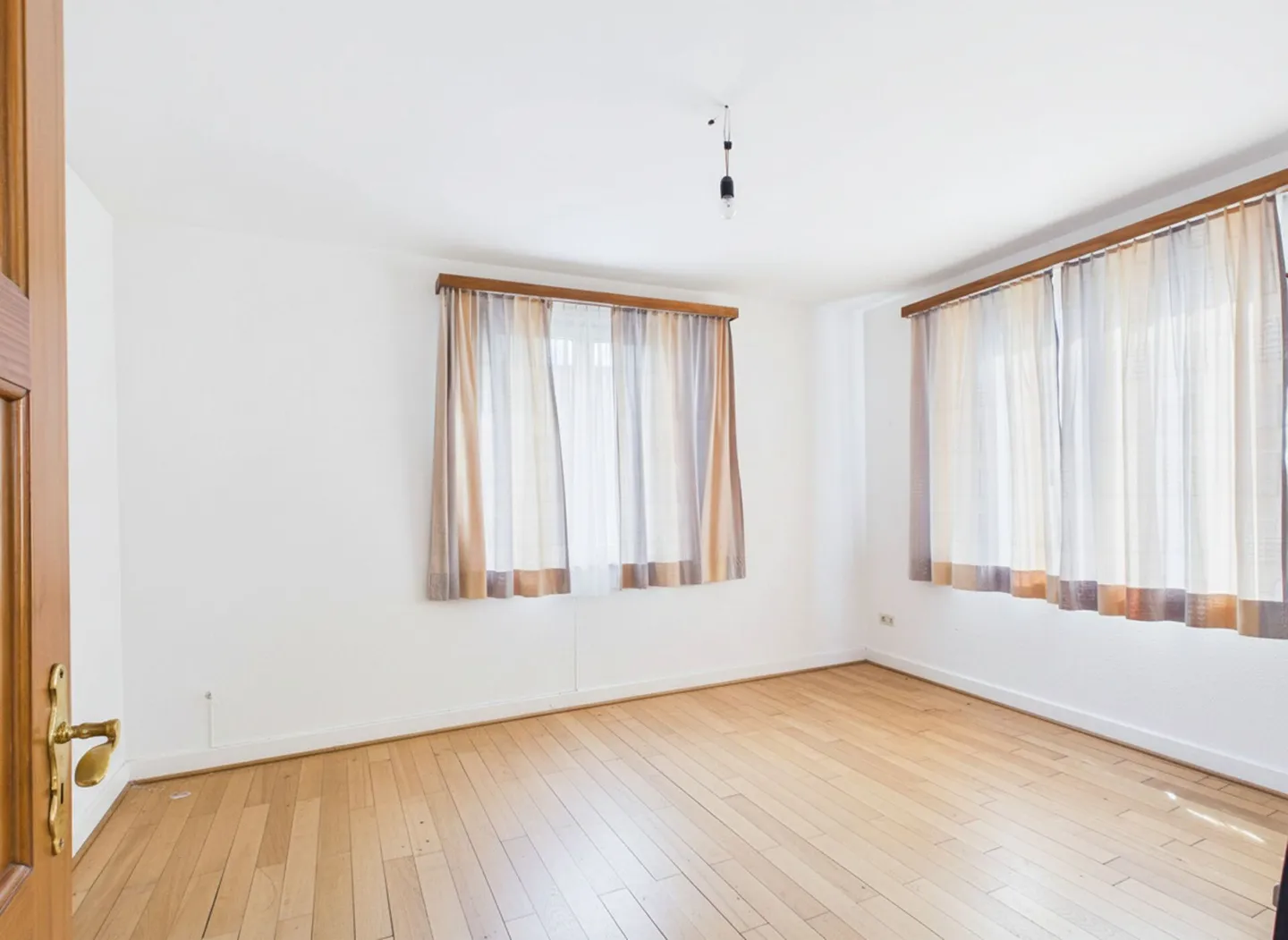 Incantevole casa unifamiliare con grande potenziale in una buona posizione a Magden - Foto 8 di 17