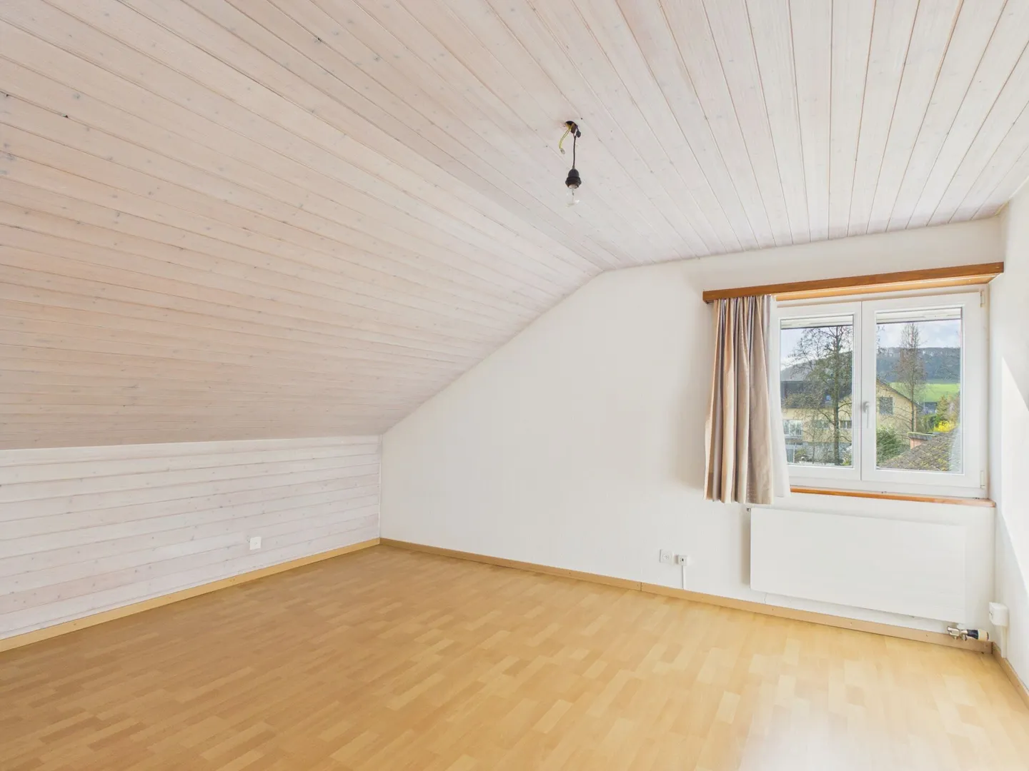 Incantevole casa unifamiliare con grande potenziale in una buona posizione a Magden - Foto 13 di 17