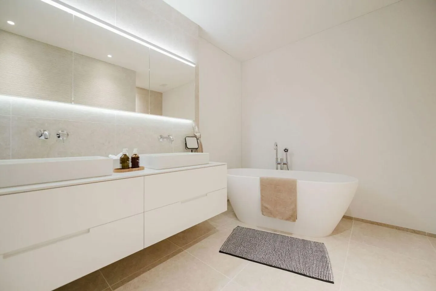 Appartement neuf prêt à emménager avec vue sur le lac - Photo 4 sur 9