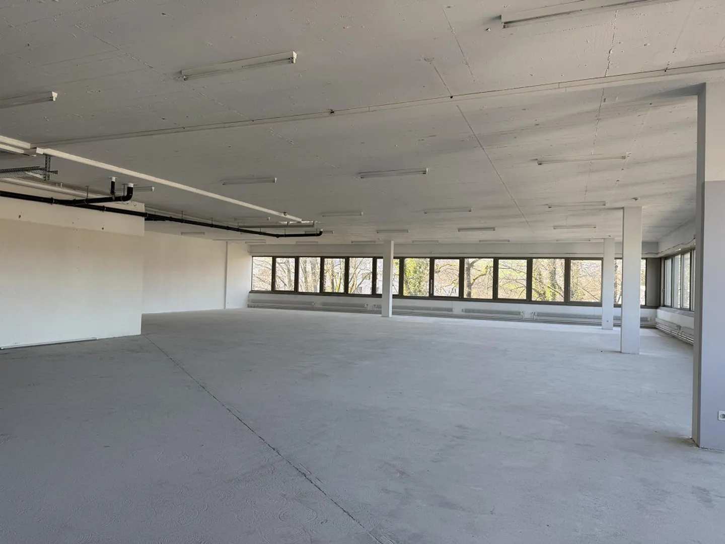 Spazio ufficio luminoso e aperto in una posizione privilegiata - Foto 3 di 6