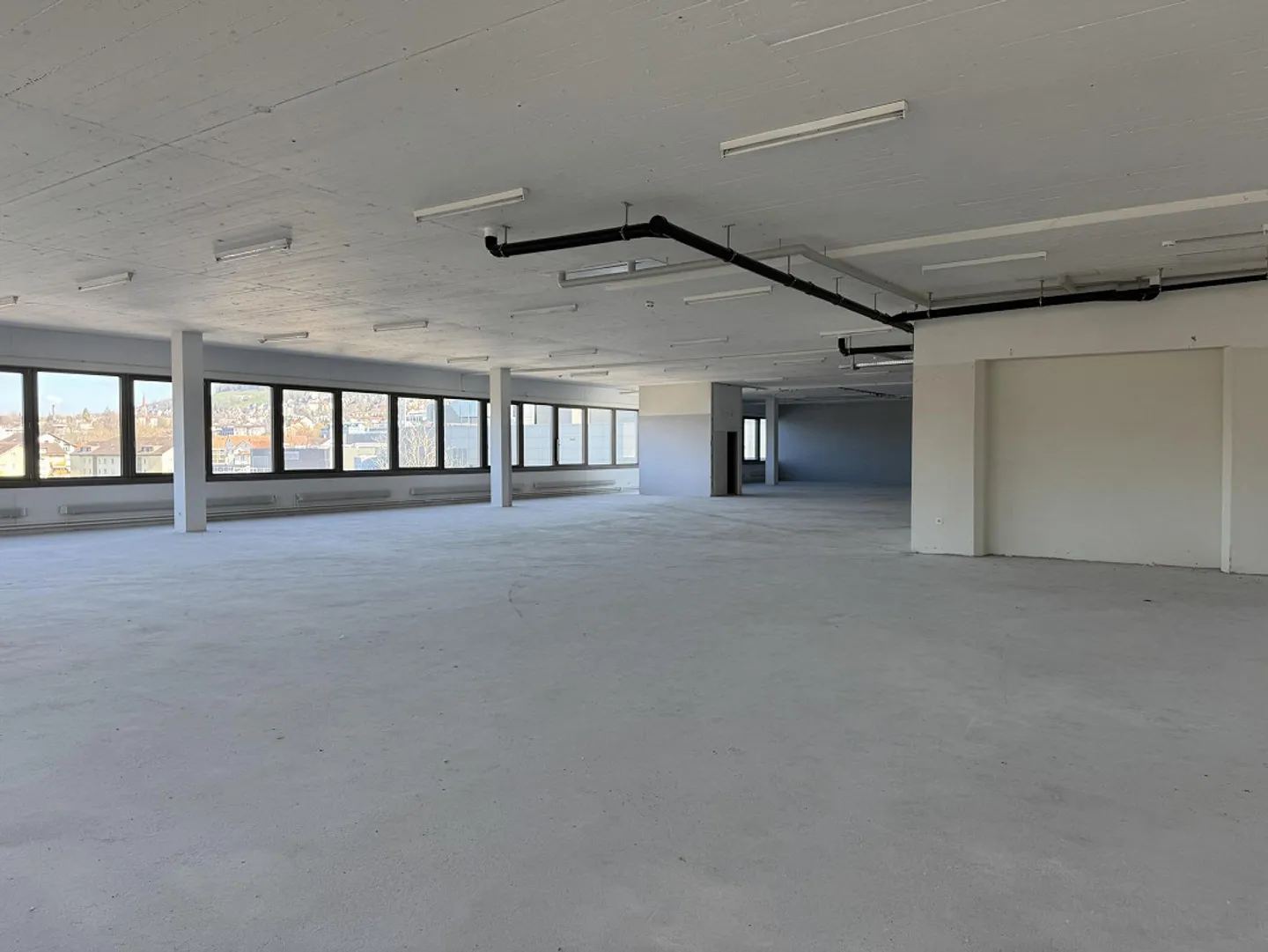 Spazio ufficio luminoso e aperto in una posizione privilegiata - Foto 4 di 6