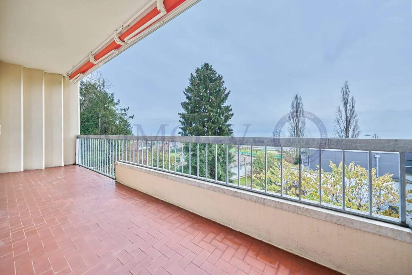 PULLY STRAND - SPAZIOSO E LUMINOSO CON BALCONE-TERRAZZA E VISTA SUL LAGO - Foto 2 di 8