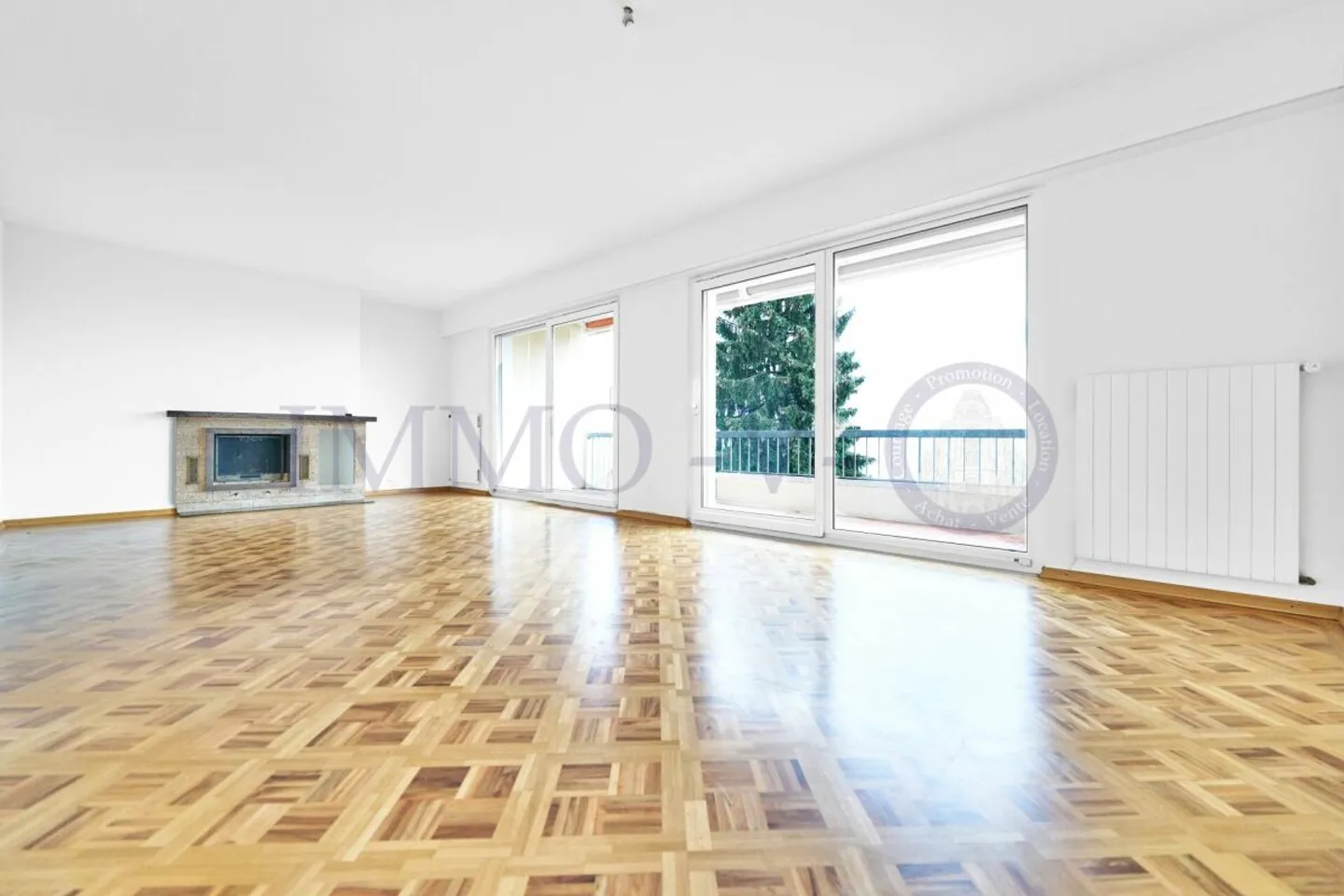 PULLY STRAND - SPAZIOSO E LUMINOSO CON BALCONE-TERRAZZA E VISTA SUL LAGO - Foto 1 di 8