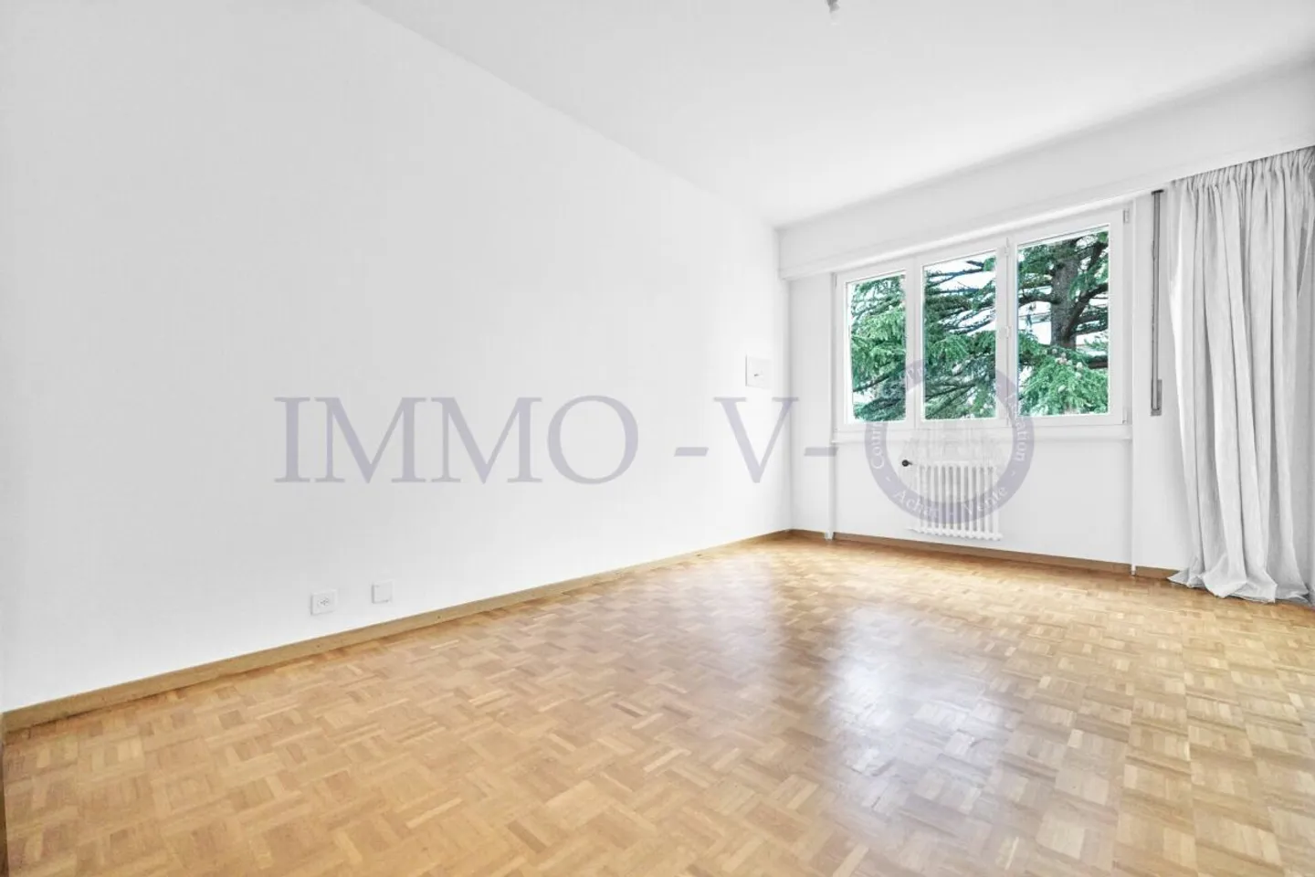 PULLY STRAND - SPAZIOSO E LUMINOSO CON BALCONE-TERRAZZA E VISTA SUL LAGO - Foto 6 di 8