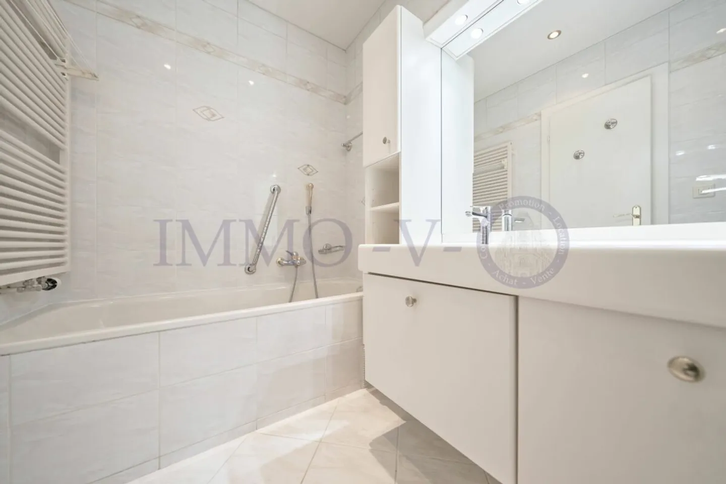 PULLY STRAND - SPAZIOSO E LUMINOSO CON BALCONE-TERRAZZA E VISTA SUL LAGO - Foto 7 di 8