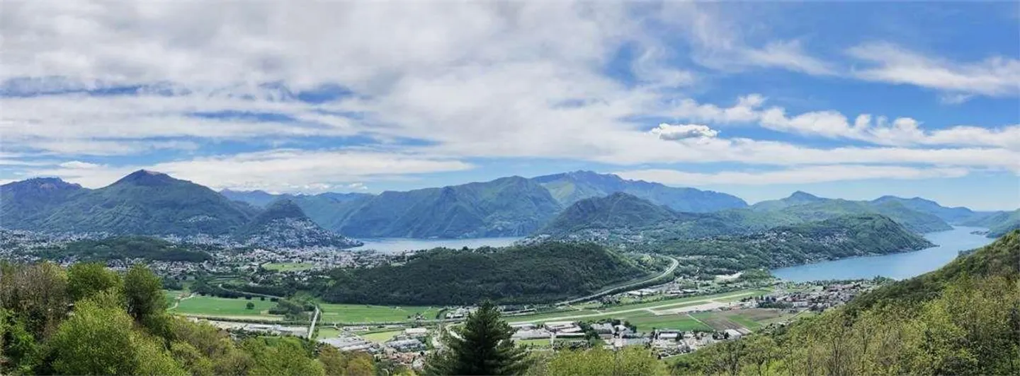 Terreno con vista lago e progetto approvato - Foto 1 di 2