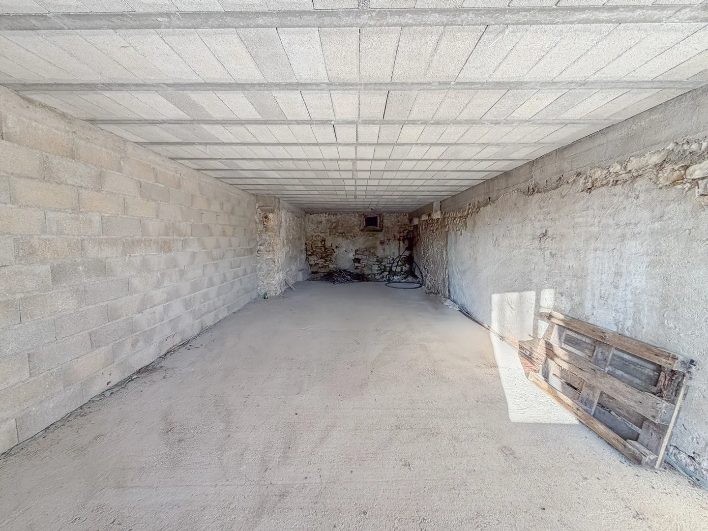 Edificio a schiera storico su terreno agricolo di 17.197 m2 - Foto 11 di 16