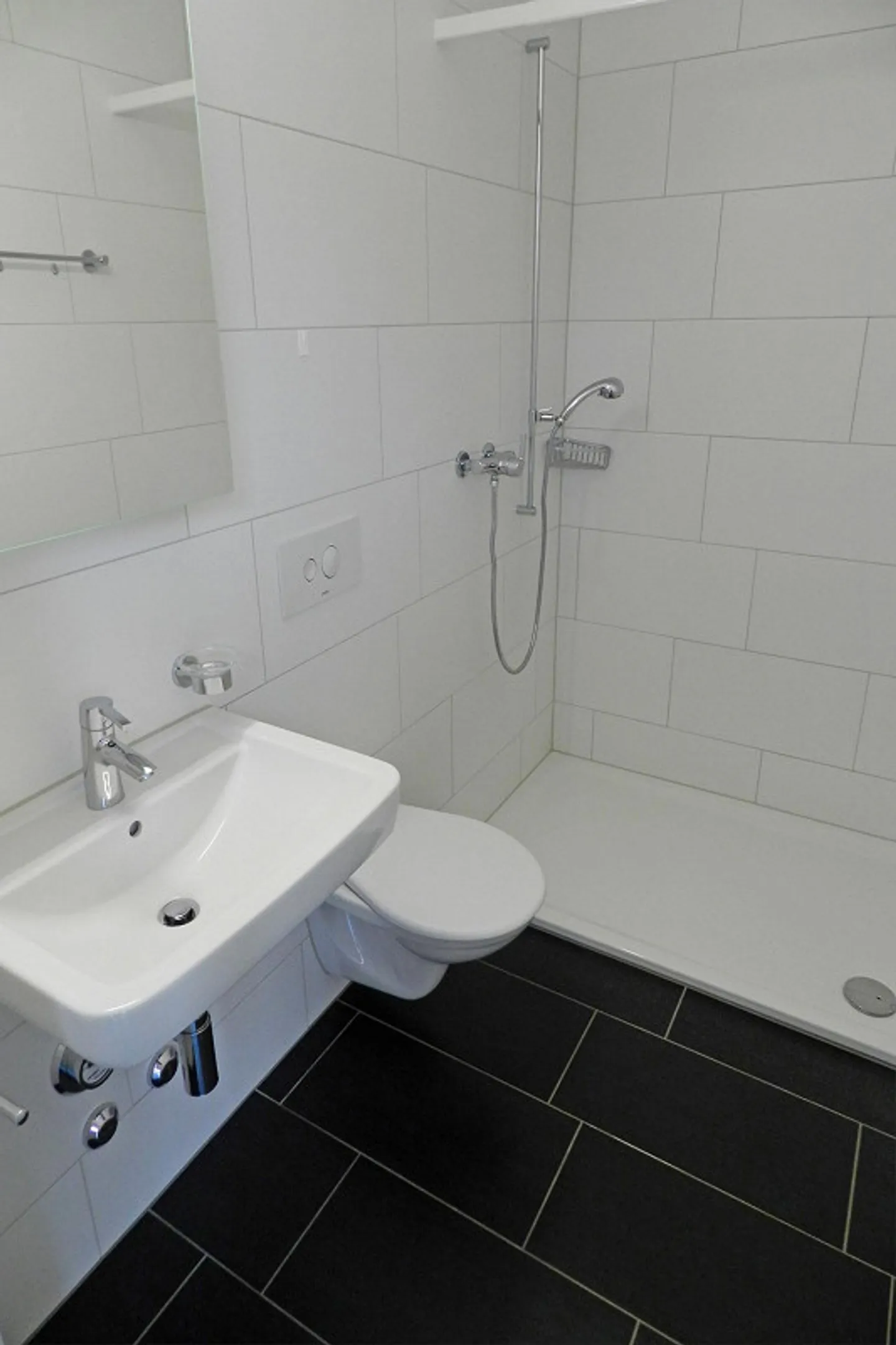 Où l'espace rencontre le style - Votre oasis de 4,5 pièces au rez-de-chaussée à Melli... - Photo 6 sur 13