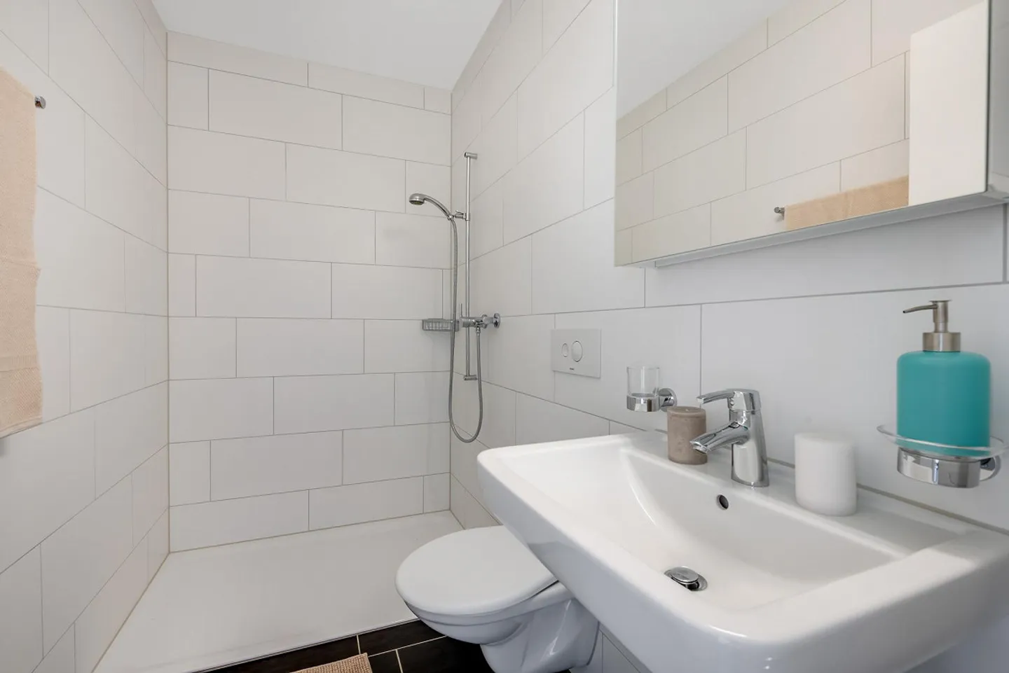 Où l'espace rencontre le style - Votre oasis de 4,5 pièces au rez-de-chaussée à Melli... - Photo 13 sur 13