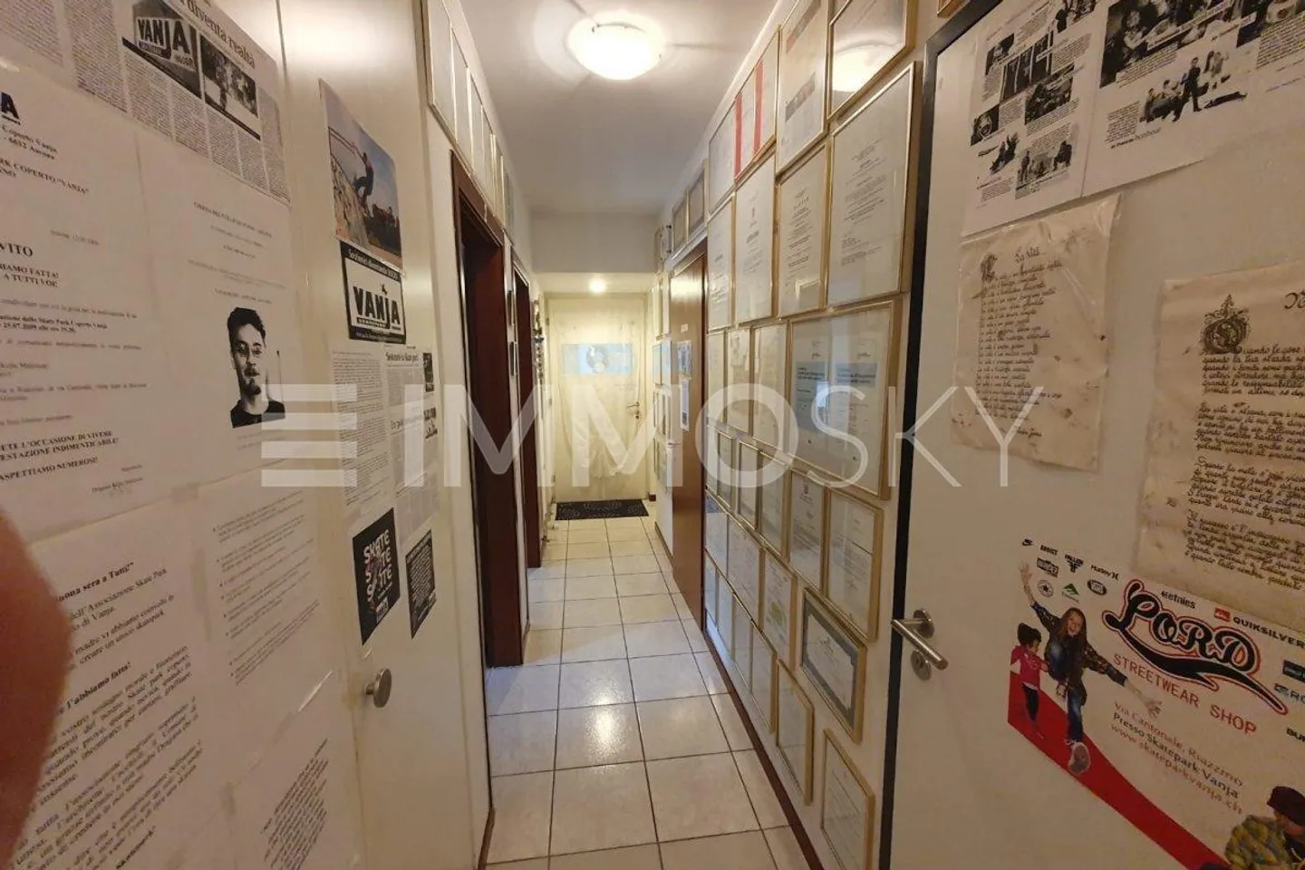 Bureau élégant et accueillant pour études et professionnels - Photo 3 sur 4