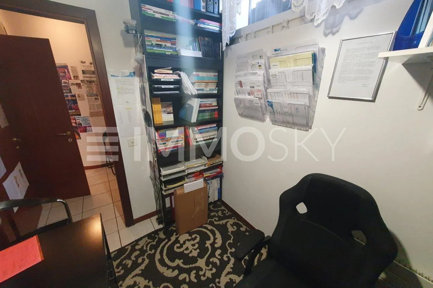 Bureau élégant et accueillant pour études et professionnels - Photo 4 sur 4
