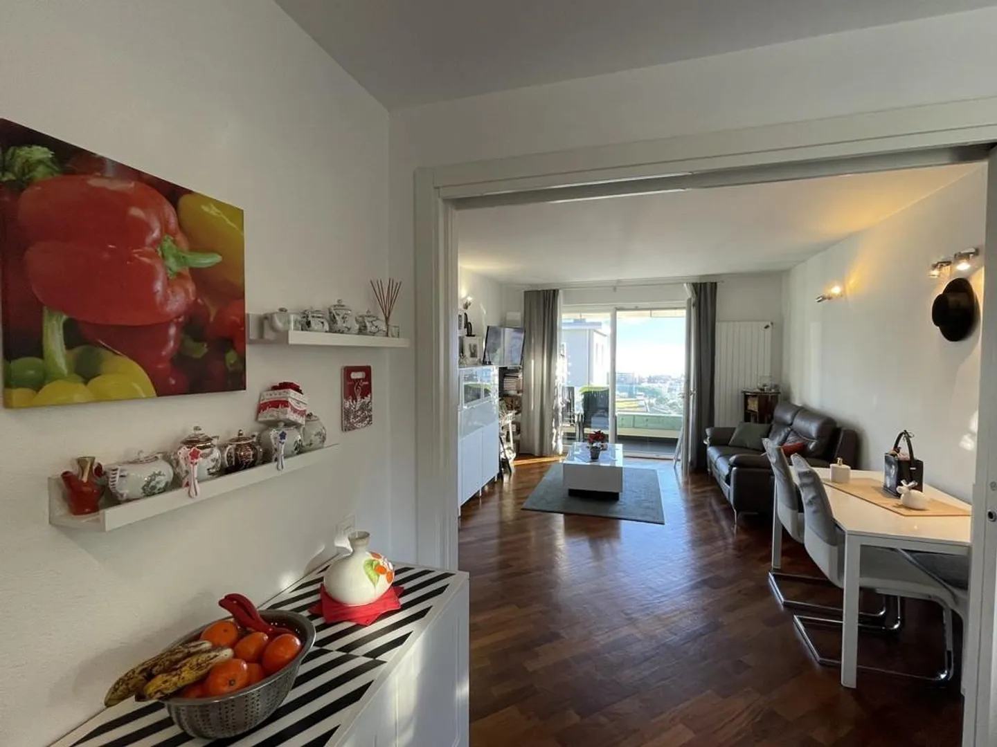 Spacious 2.5-room apartment with lake view and external parking - Photo 6 of 12