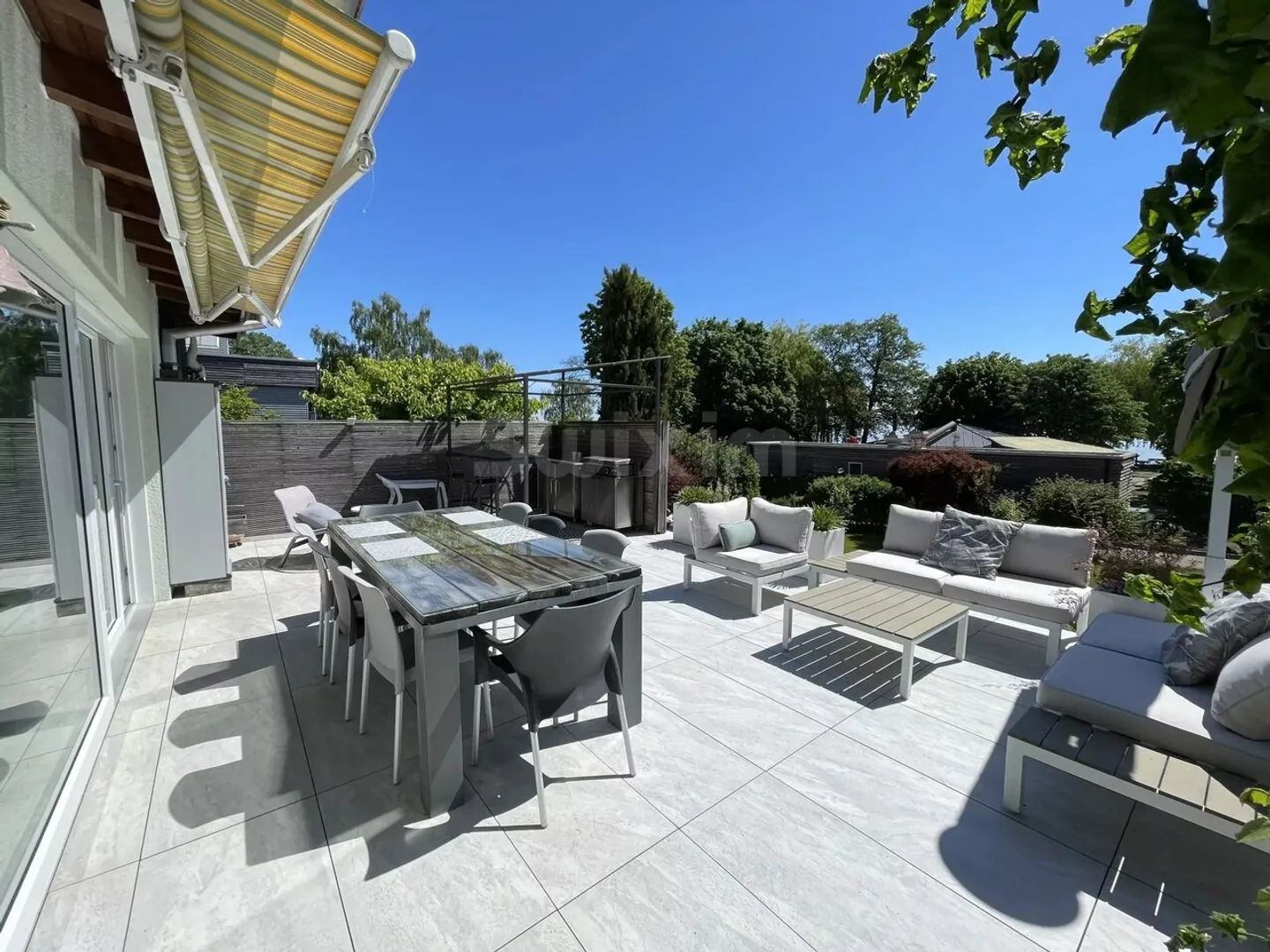 Appartement au bord du lac - Photo 1 sur 6