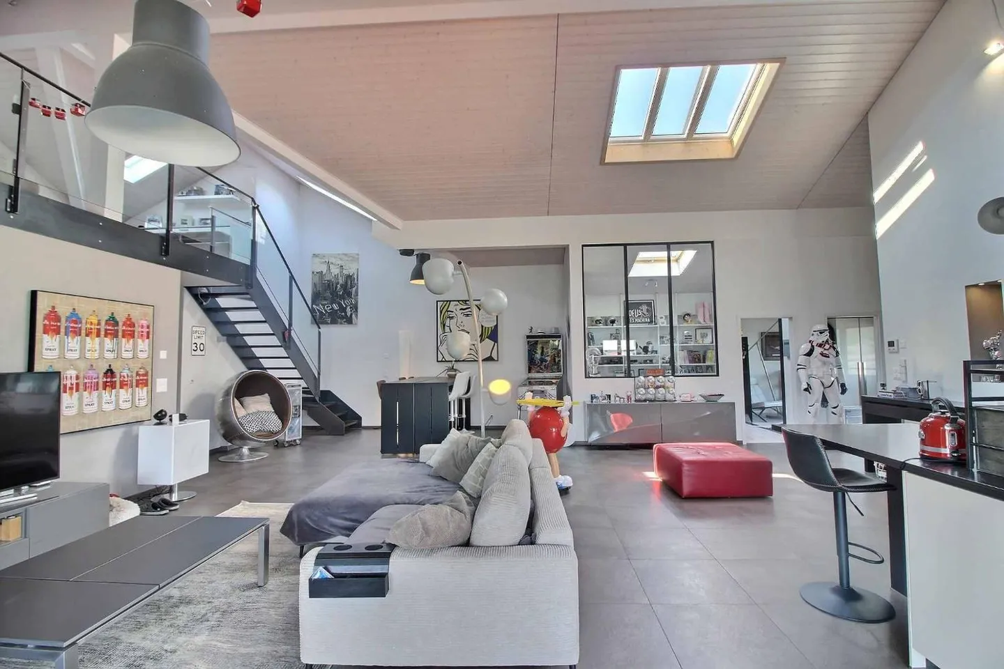 Extraordinary 6.5-Room Apartment (Loft Style) - Noble Materials and Volume - Photo 2 of 11