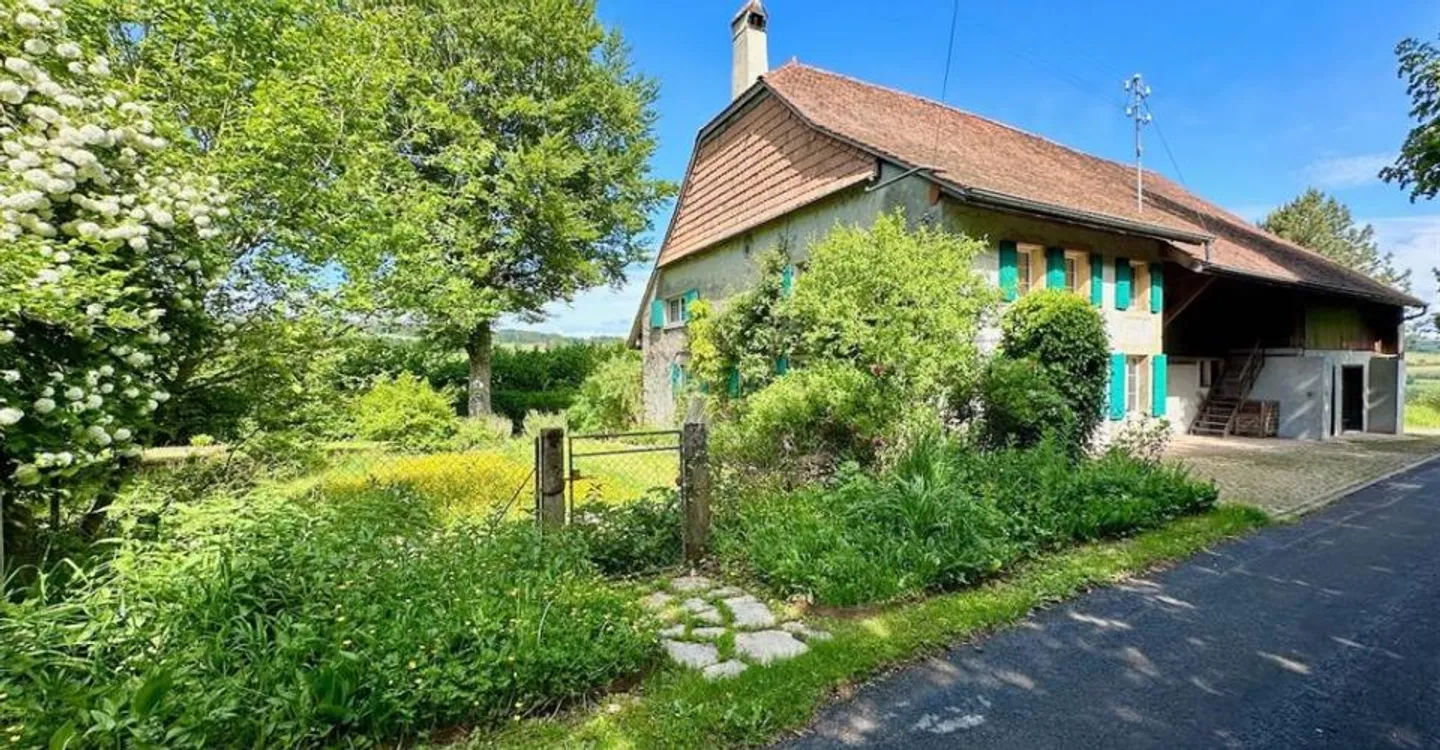 Charming Renovated Farmhouse - Photo 7 of 8