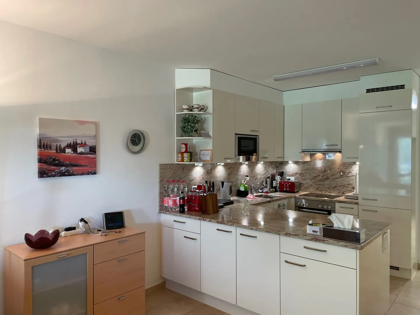 Charming Lakeview Apartment - Photo 9 of 10