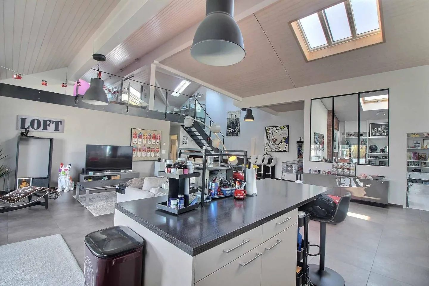 Extraordinary 6.5-Room Apartment (Loft Style) - Noble Materials and Volume - Photo 5 of 11