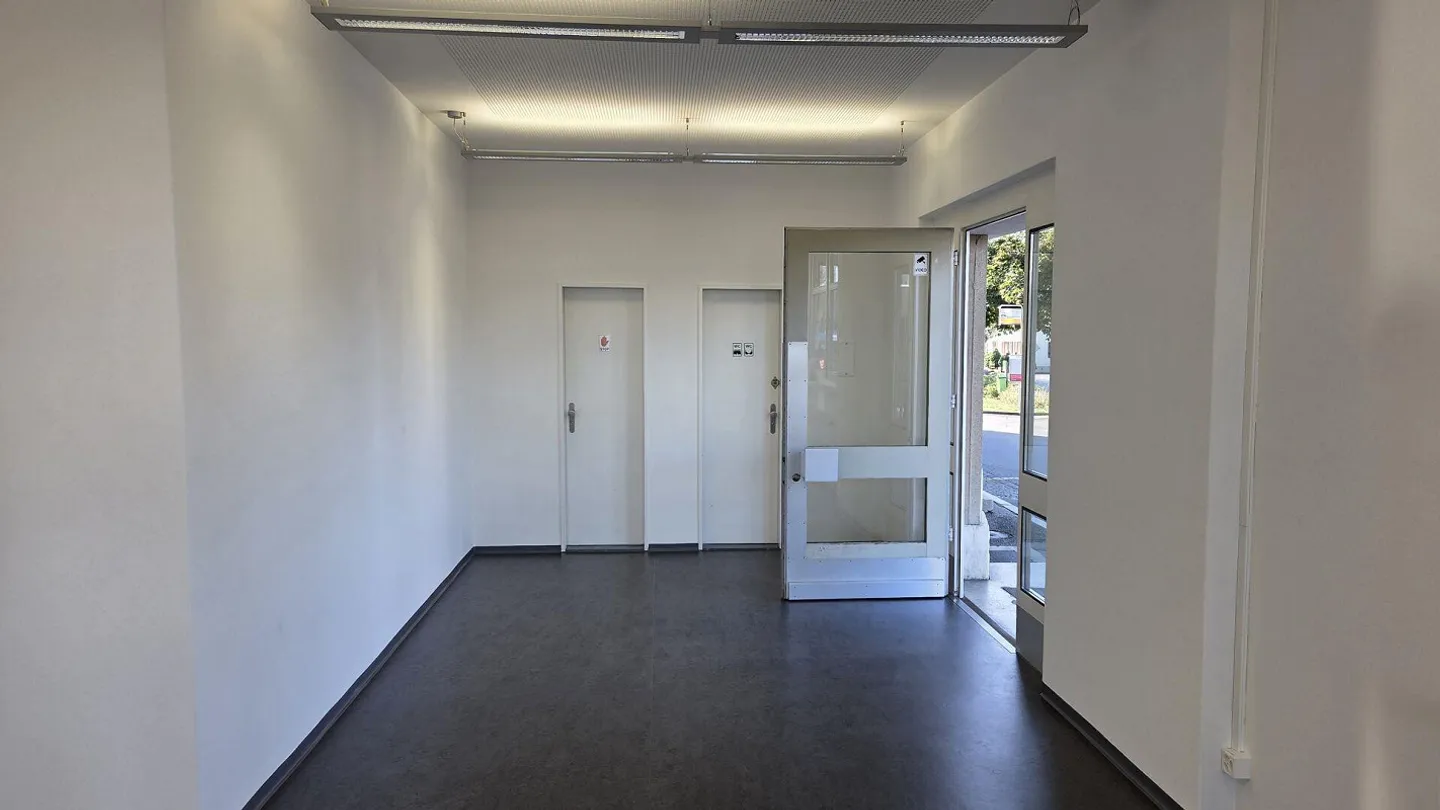 Your business in a prime location - Photo 2 of 5