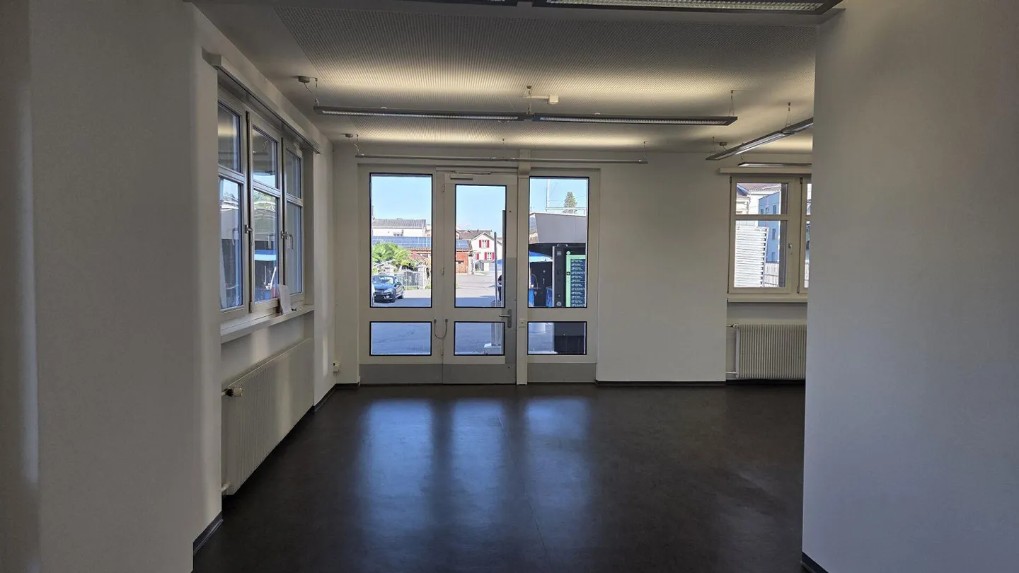 Your business in a prime location - Photo 3 of 5