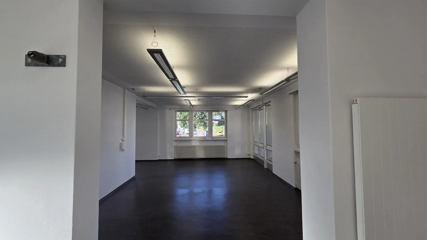 Your business in a prime location - Photo 5 of 5
