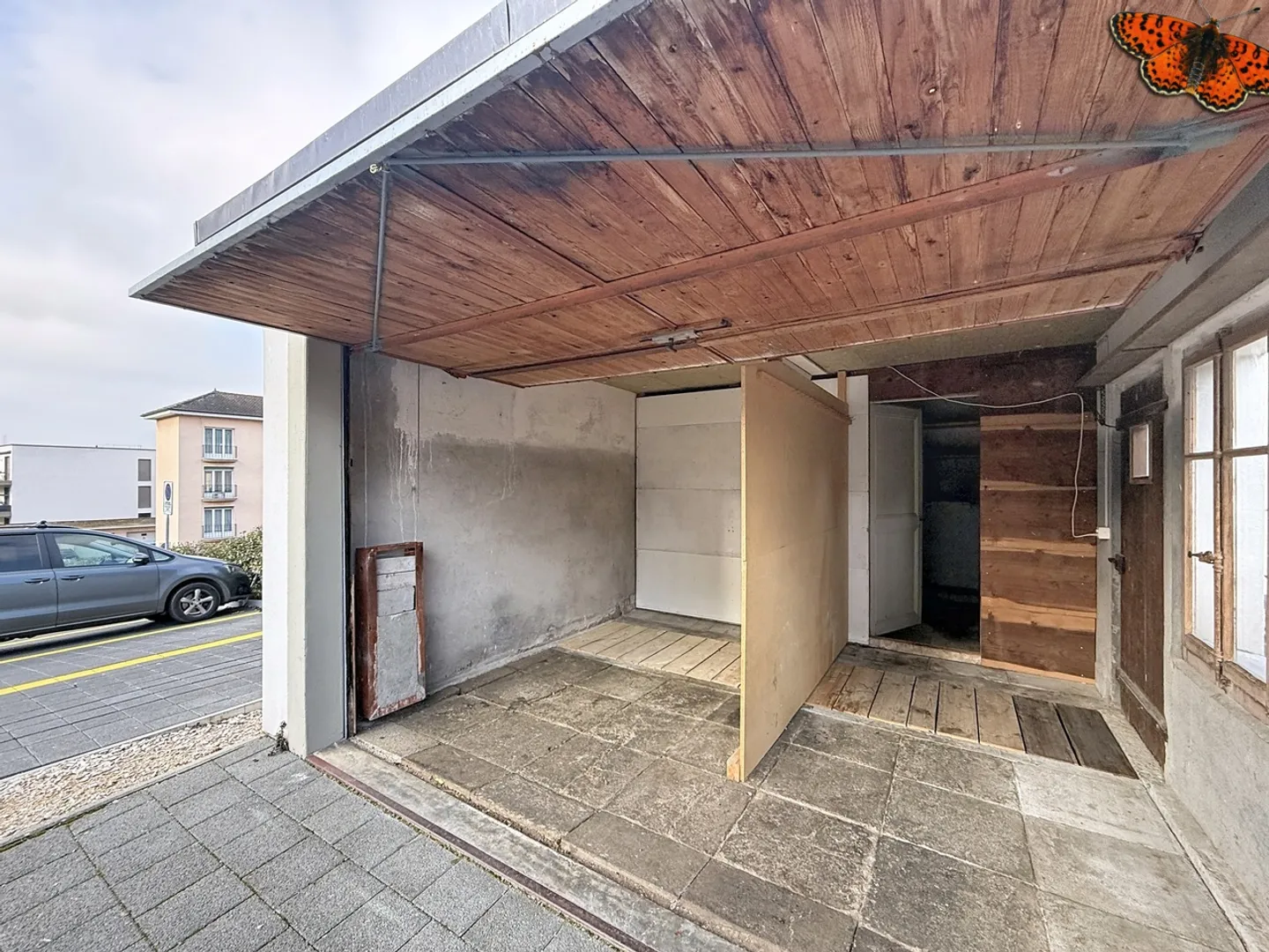 Spacious Storage Unit - Photo 4 of 6