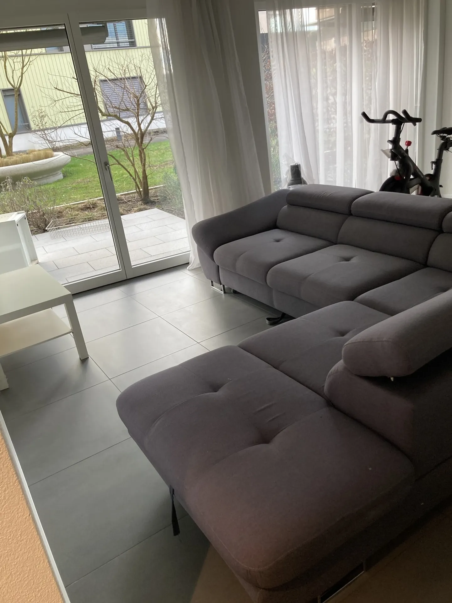 Appartement moderne avec terrasse - Photo 1 sur 4