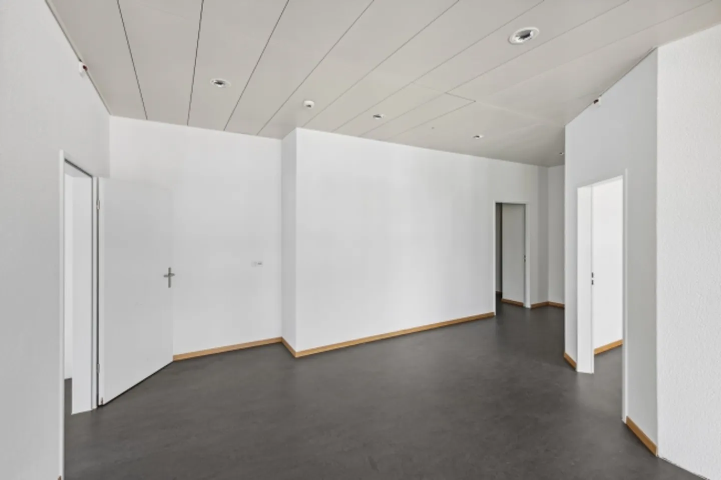 Bright office space (Open space) for rent - Photo 7 of 8