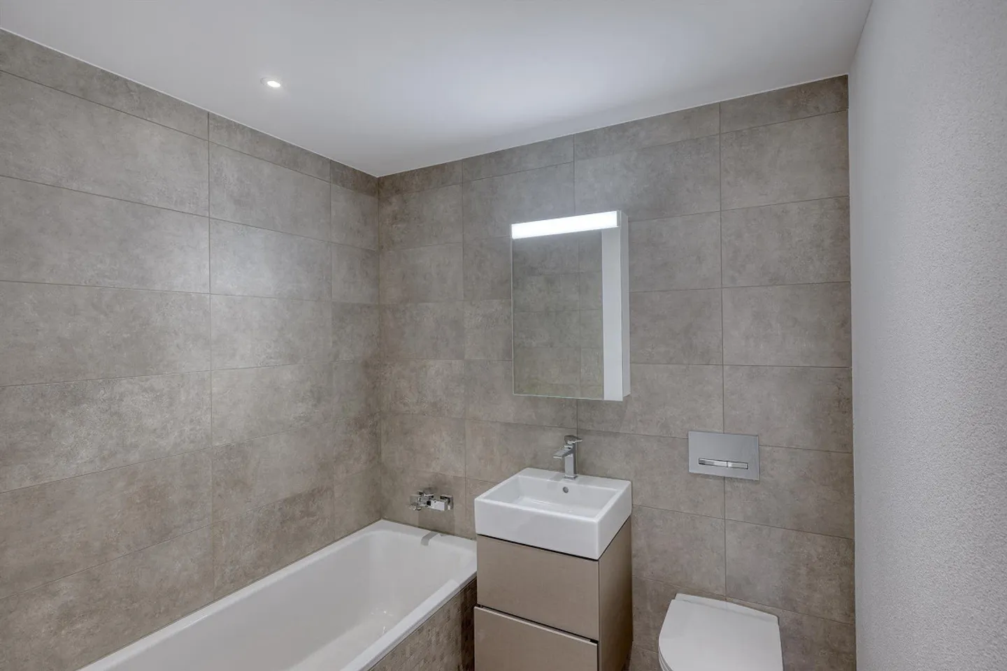Appartement 5.5 pièces avec balcon spacieux - Photo 3 sur 5