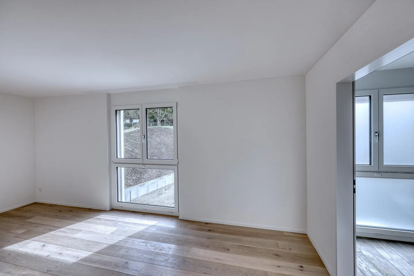 Appartement 5.5 pièces avec balcon spacieux - Photo 4 sur 5