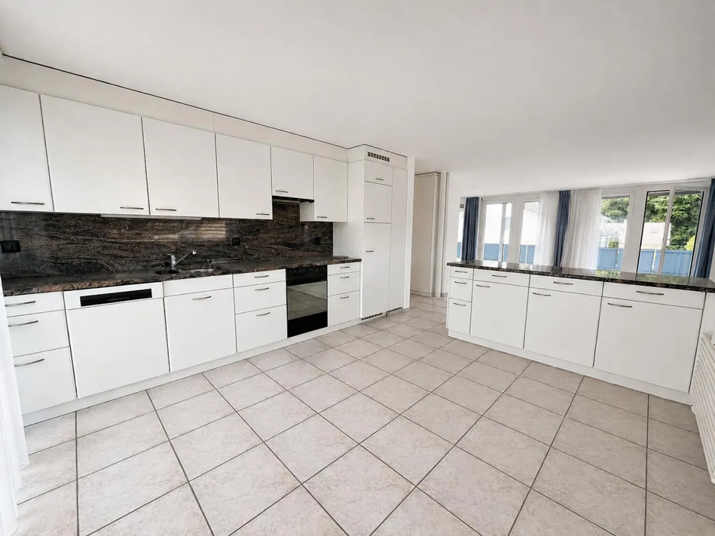Bright condominium near school and Cholfirst in Feuerthalen ... - Photo 5 of 19