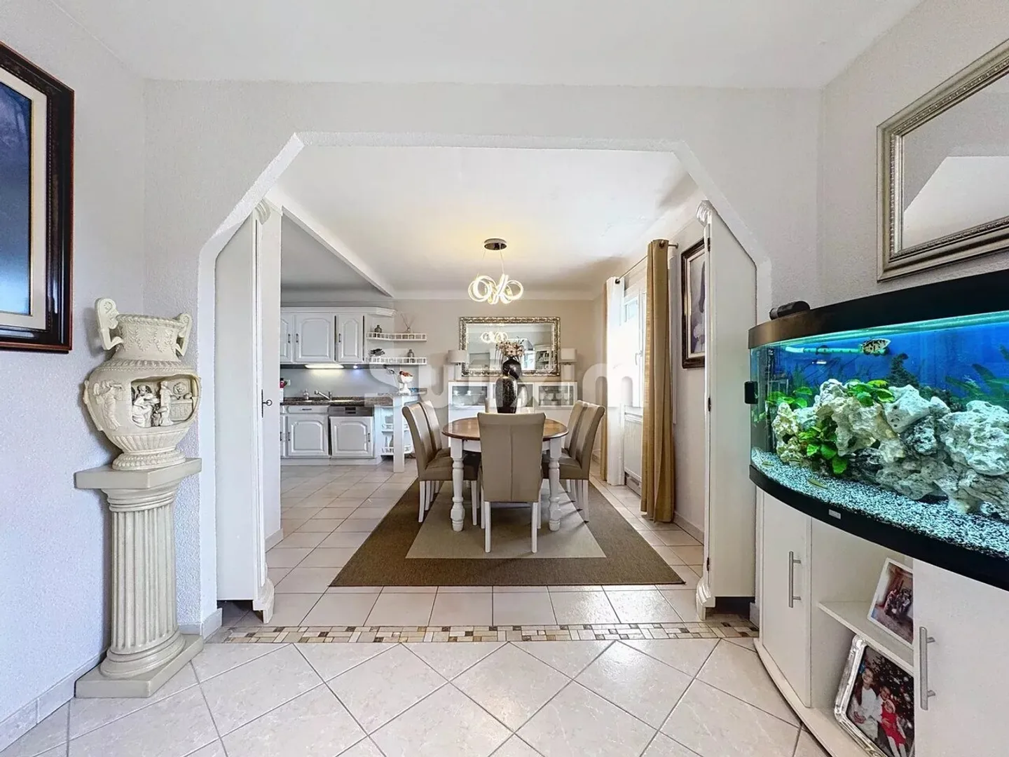 Magnifica villa indipendente di 5 camere - Foto 3 di 10