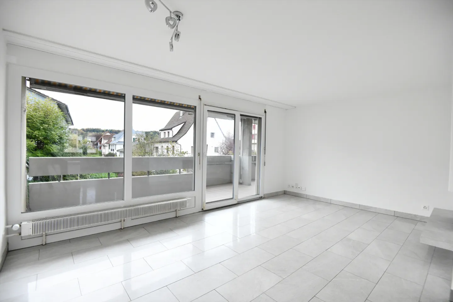 Modern Apartment with Large Balcony - Photo 2 of 12