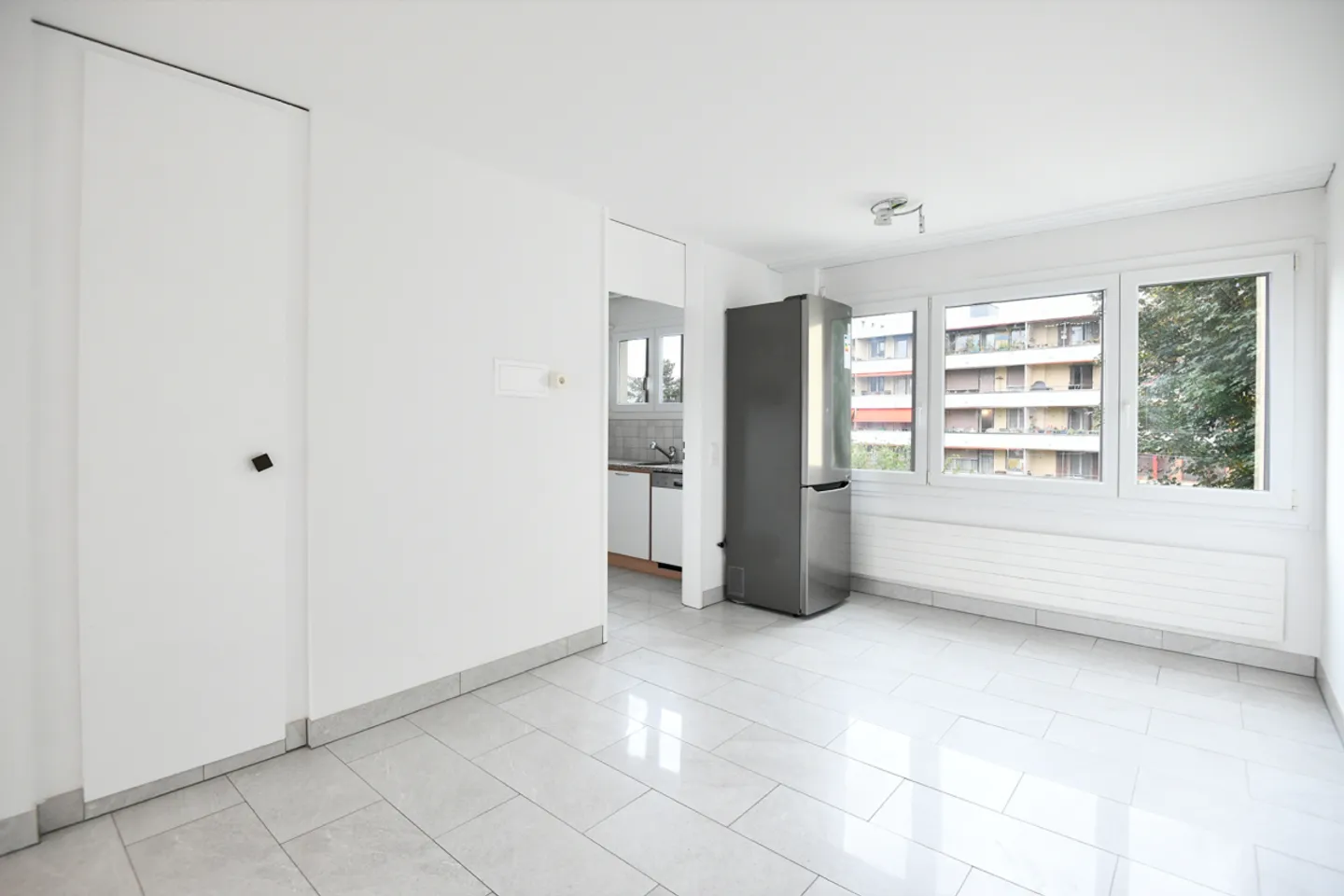 Modern Apartment with Large Balcony - Photo 3 of 12