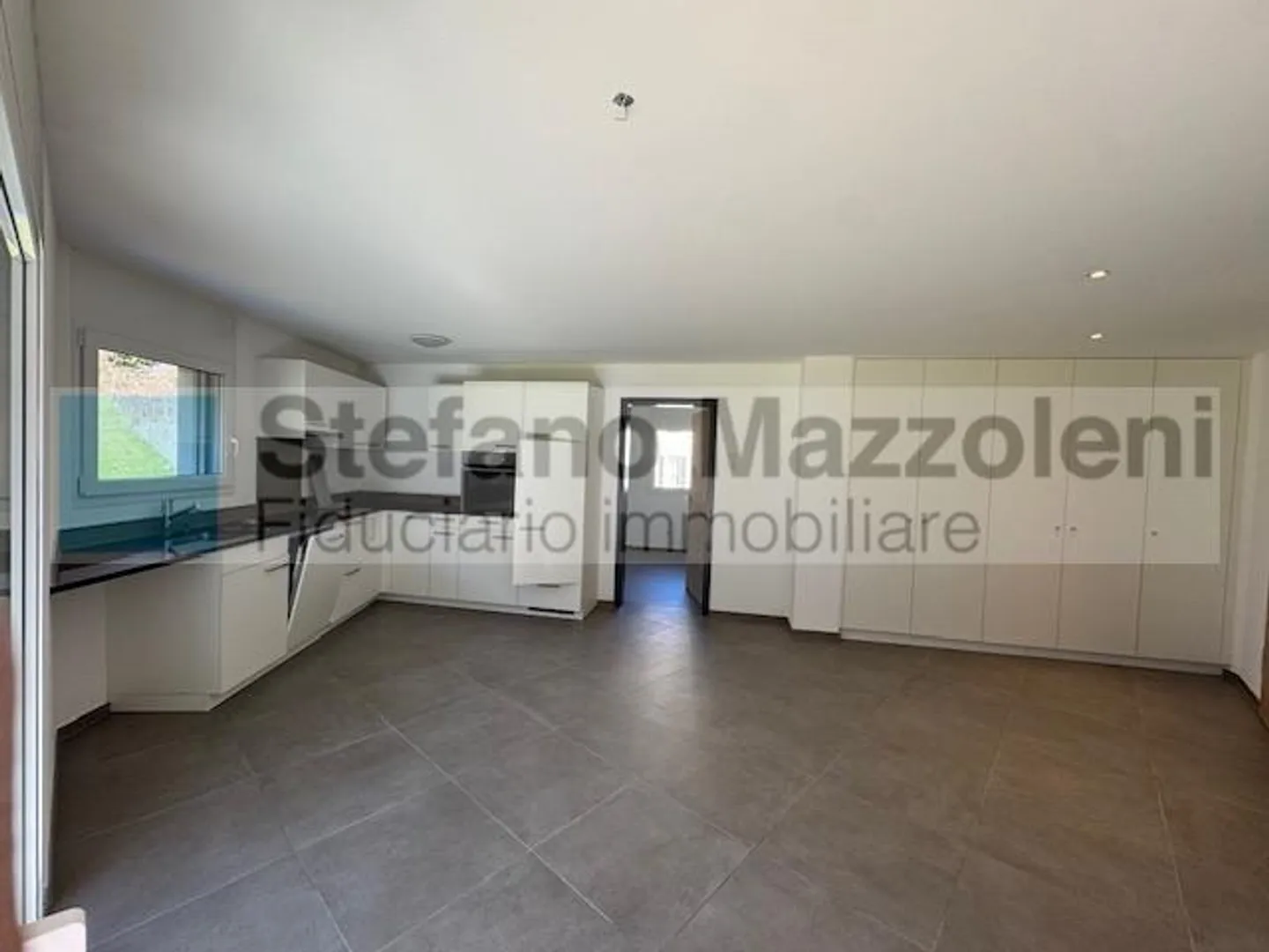 Appartamento moderno con terrazza - Foto 3 di 8